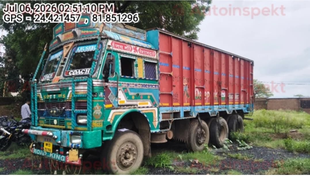 Green Multi-Axle Box Cargo Truck